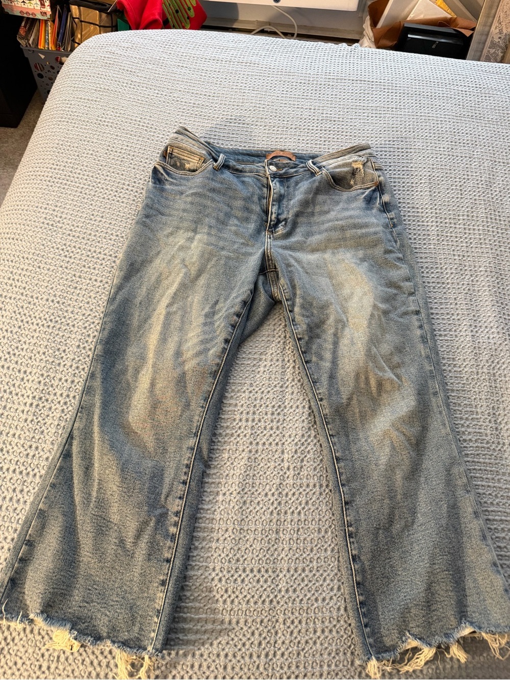 16W-Judy Blue Mid Rise Vintage Wash Destroy Hem Kick Flare Denim Jeans 88979